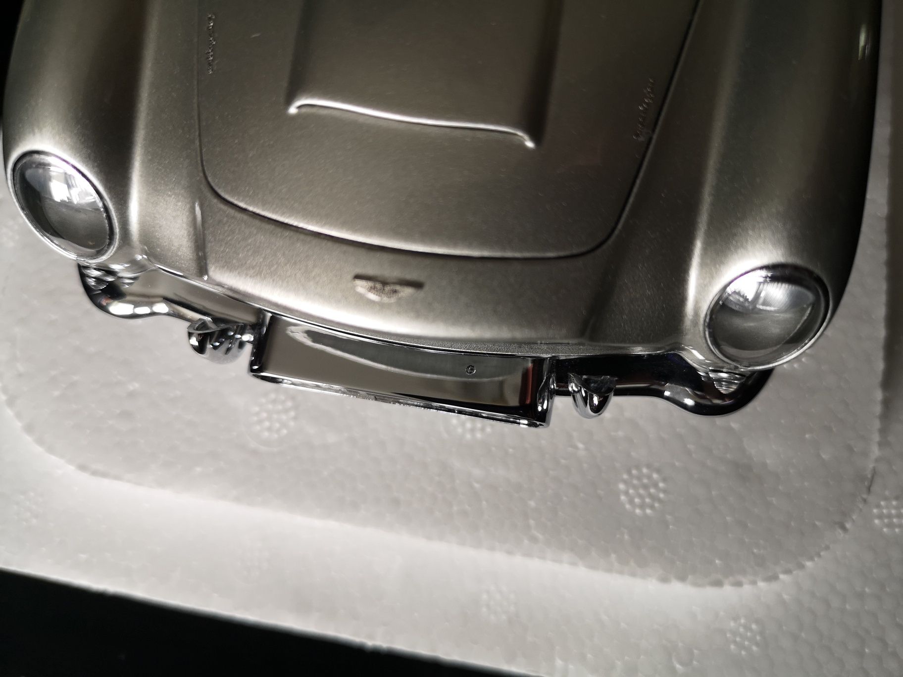 Aston Martin DB5 James Bond Goldfinger 007 Silver Autoart 1:18