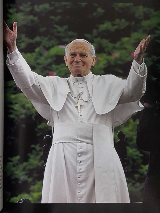 Edição Especial Revista National Geographic sobre o Papa João Paulo II
