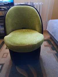 Pufo-fotel z podnoszonym siedziskiem