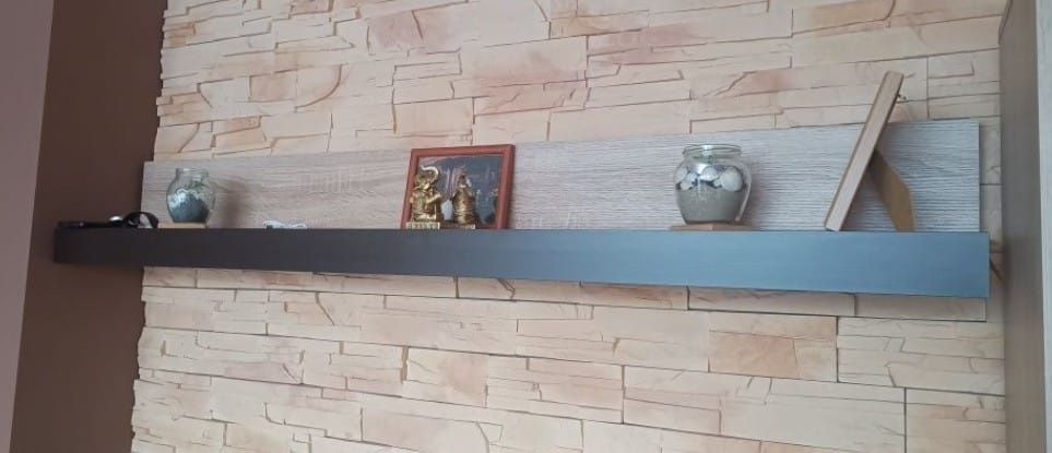 Szafka szklana i półka do powieszenia