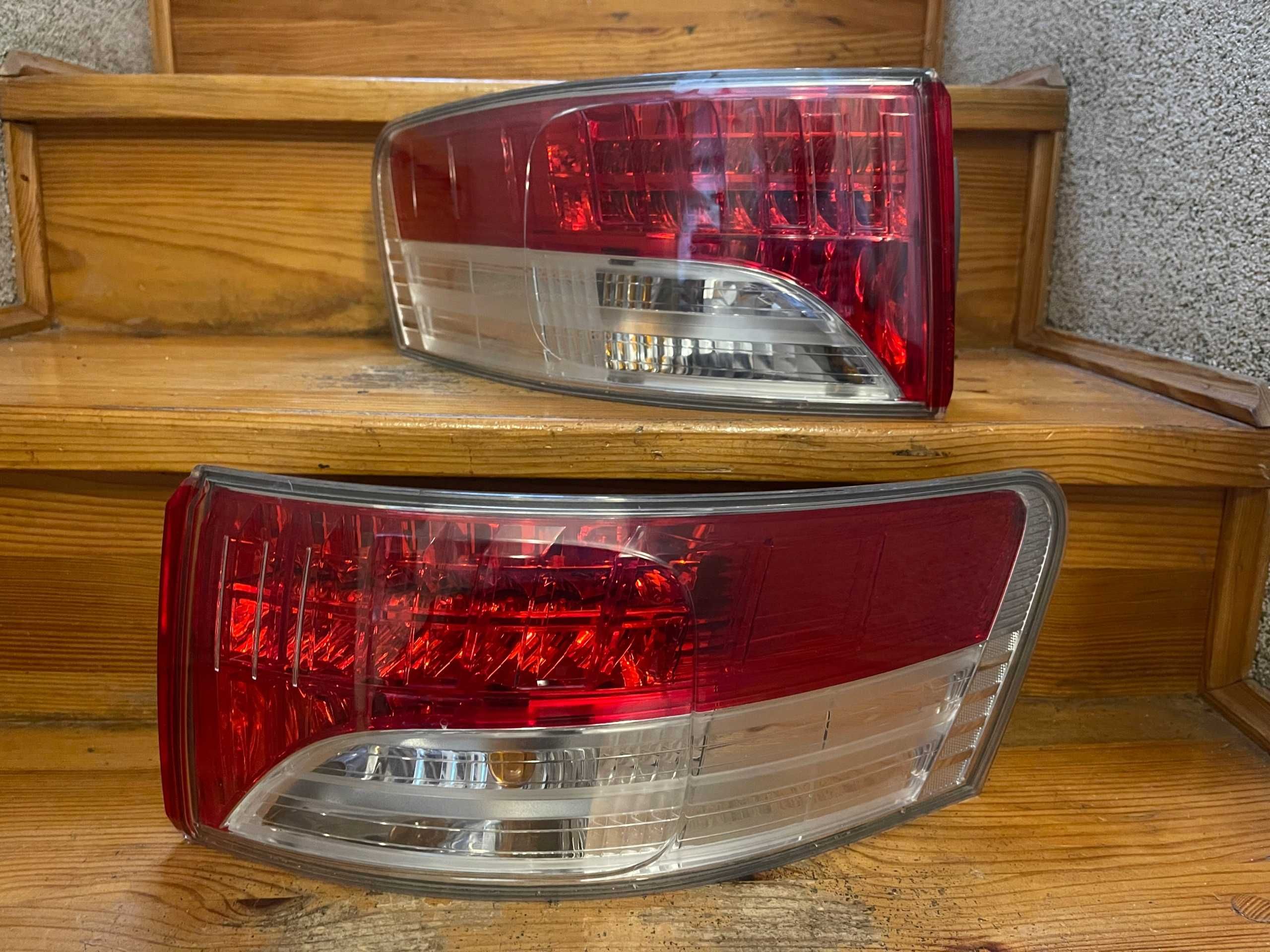 Toyota Avensis T27, T29 Фары передние фонари