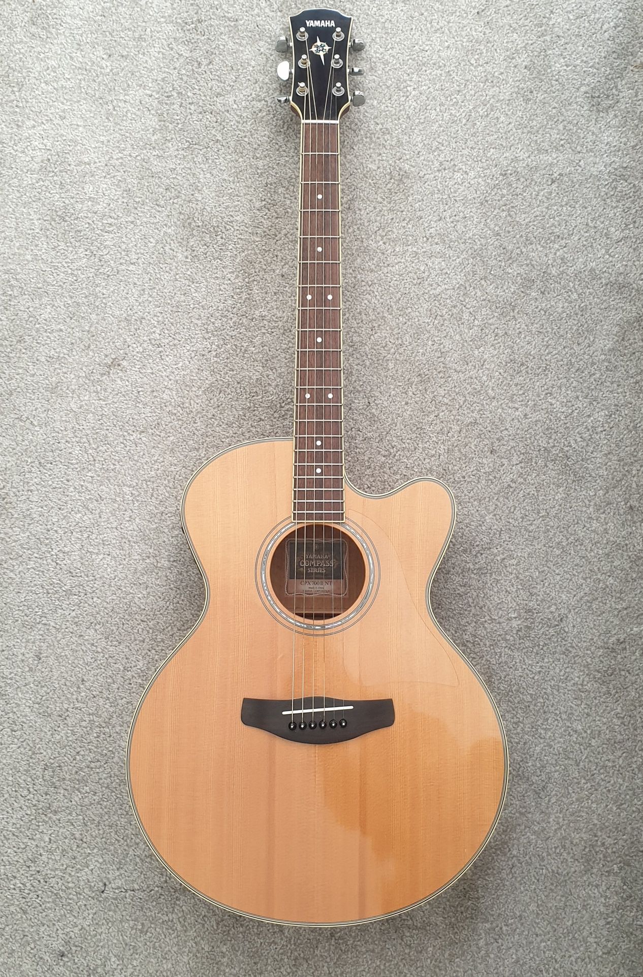 Guitarra Yamaha Compass Series CPX 700 II NT