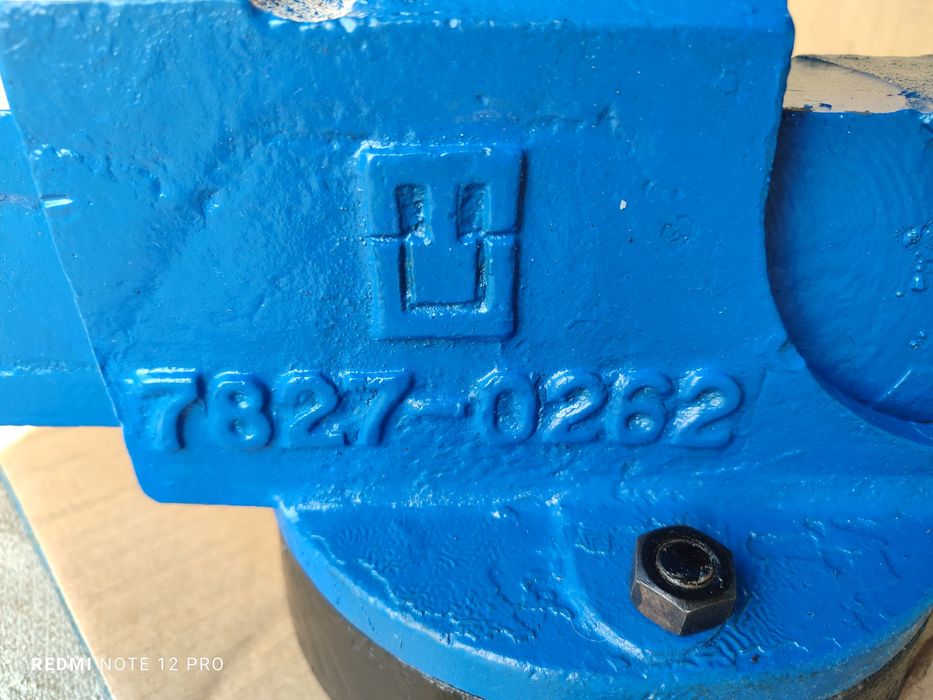 Мощные слесарные поворотные тиски 140  мм СССР