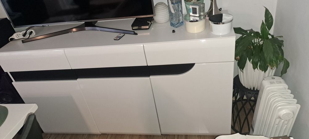 Komoda biały do salonu lub pokoju - bardzo dobry stan