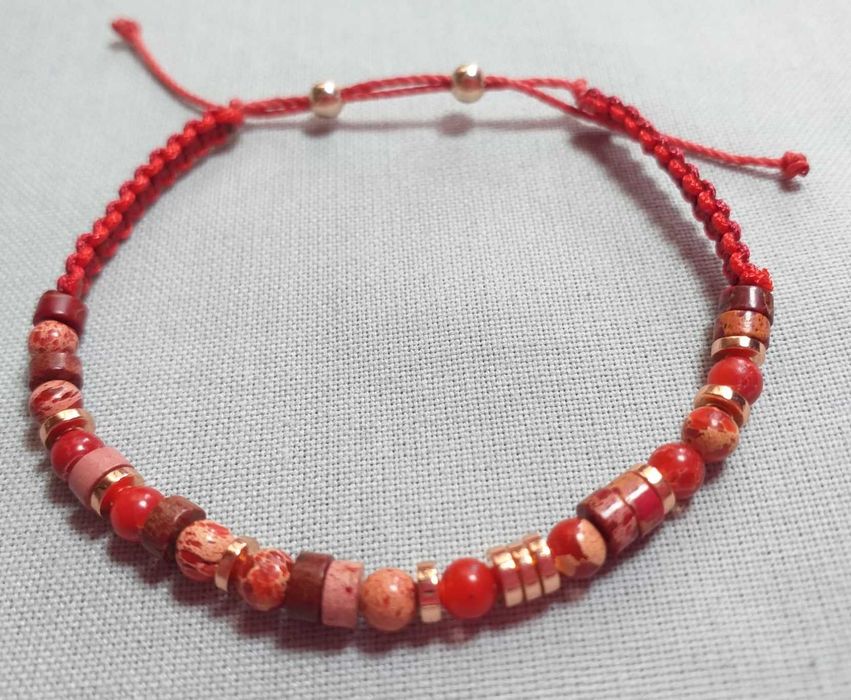 Pulseira em Macramê Código Morse Carpe Diem com Jaspe e Hematitas