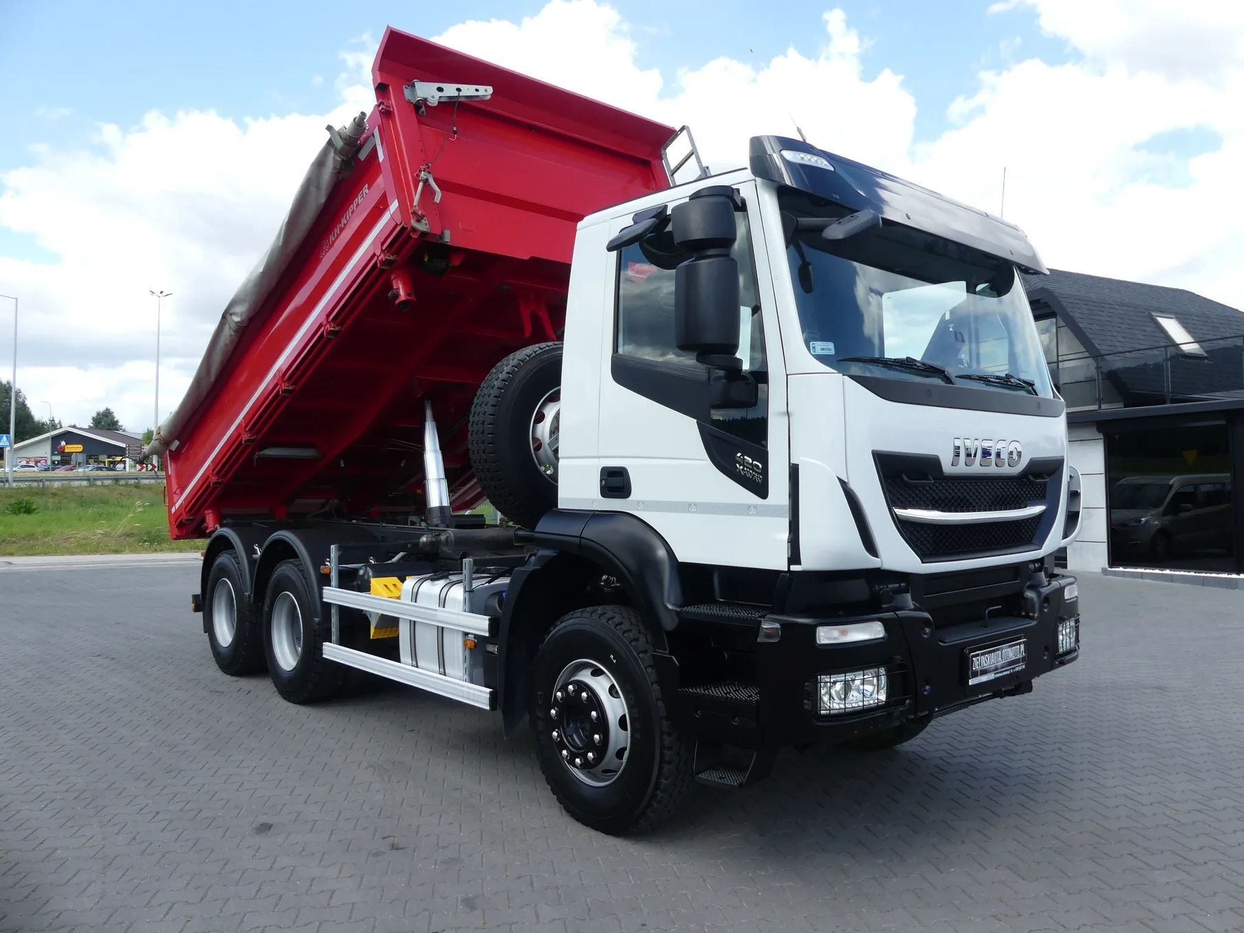 Iveco TRAKKER / X-WAY 420 / 6x4 / KH-KIPPER 3 STR / HYDROBURTA / WYWROTKA /  STAN IDEALNY / Ogumienie 95% /