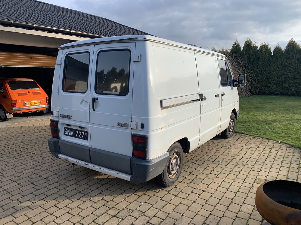 Renault Trafic 2,2  95r 147 tys klasyk