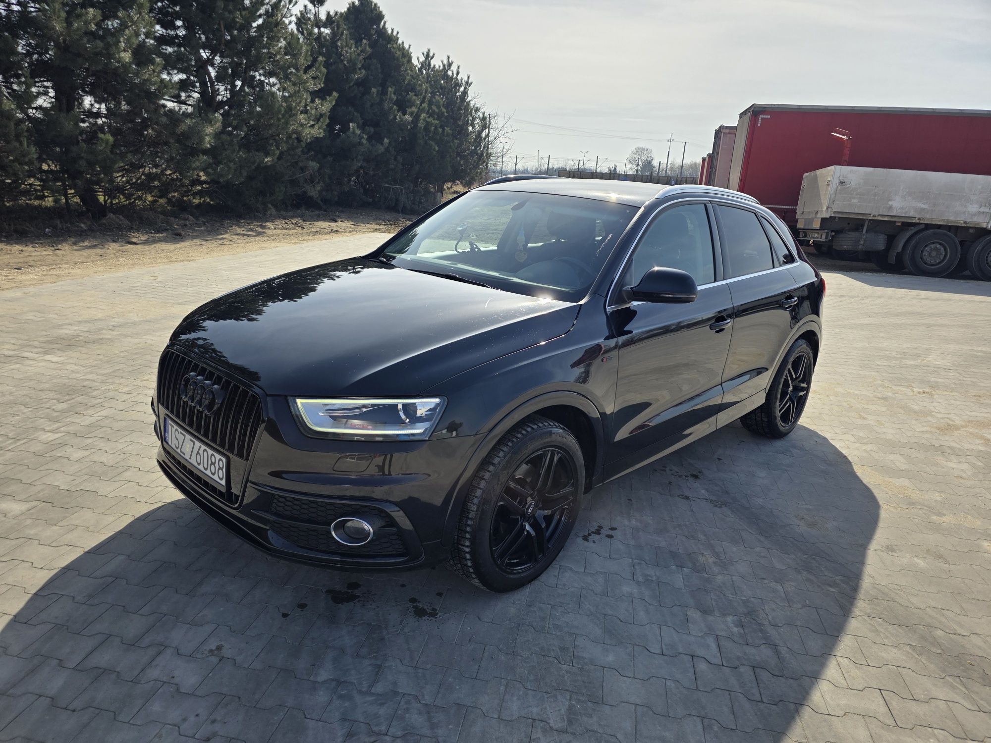 Audi Q3  S Line Shadow Line LED Skóry