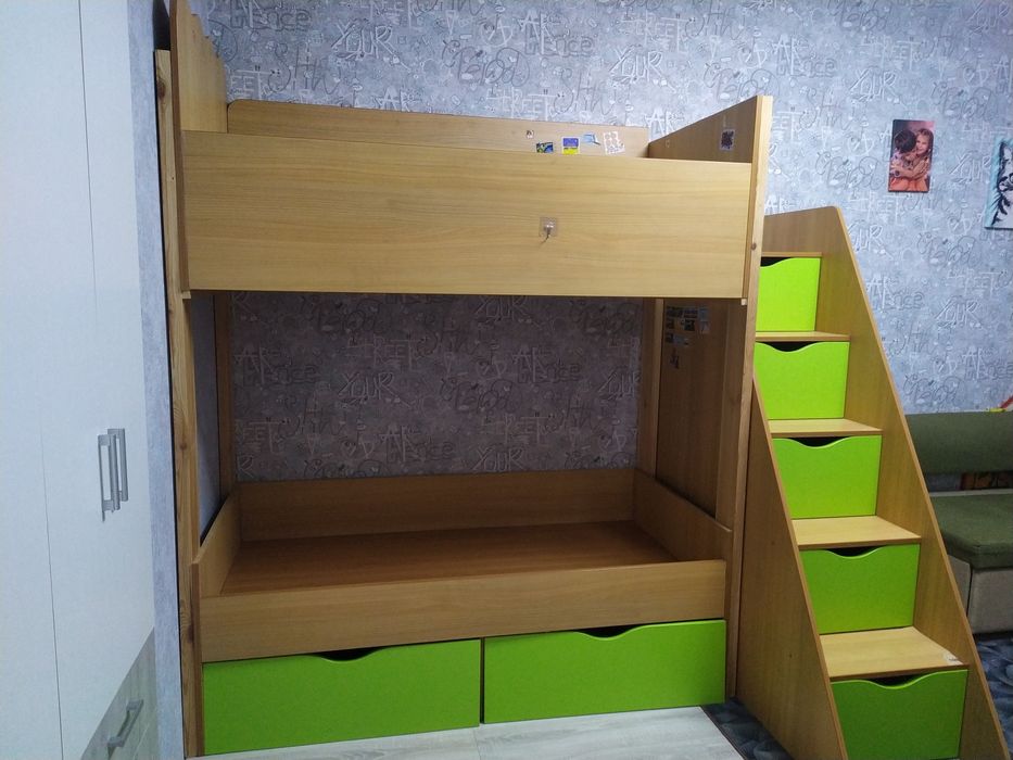 Ліжко двоповерхове . Ліжко вохярусне