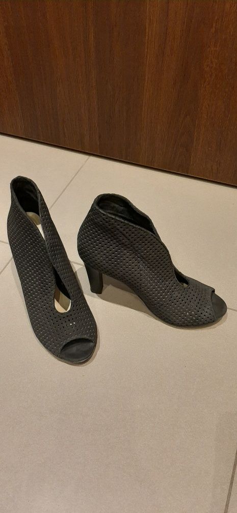 Buty damskie roz 37 carinii