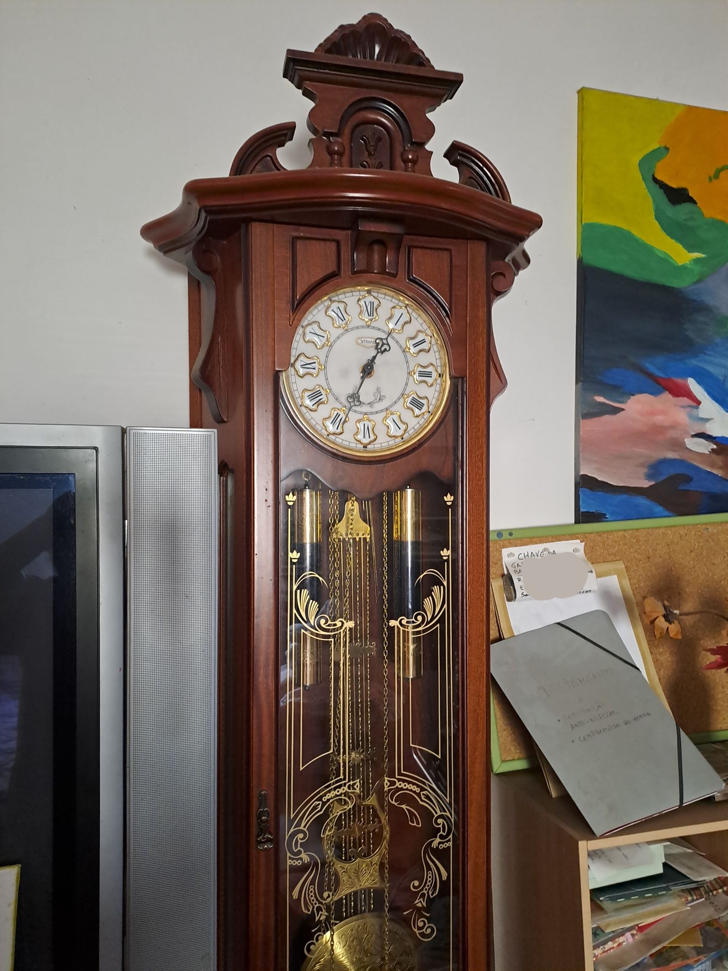 Relógio antigo de sala em estado novo