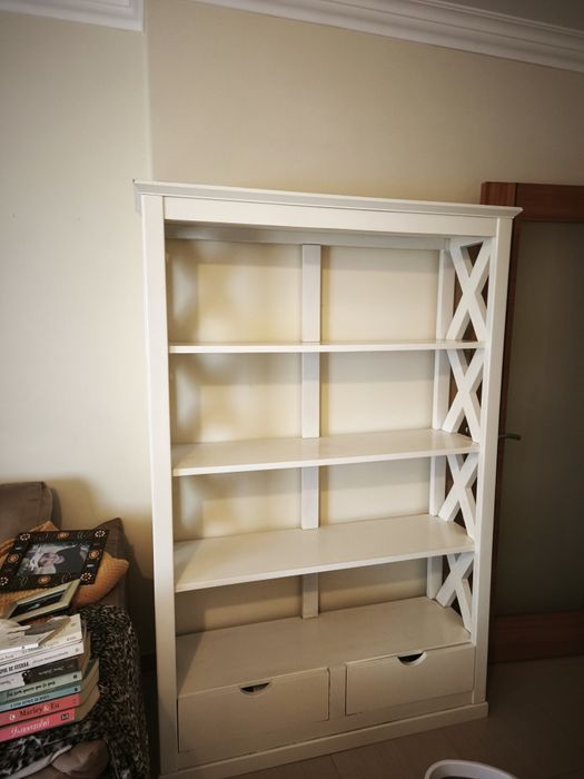 Vende se estante