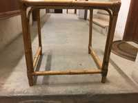 Mesa de apoio em bambu e tampo em vidro