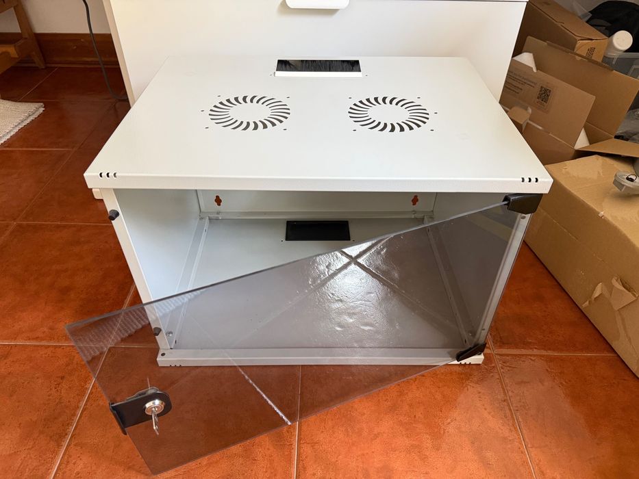 Armário metálico ventilado para servidor 7U