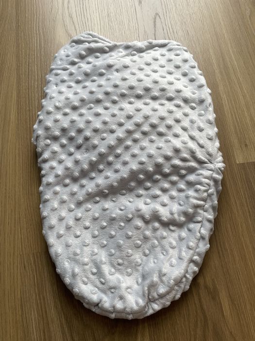 Szary otulacz niemowlęcy