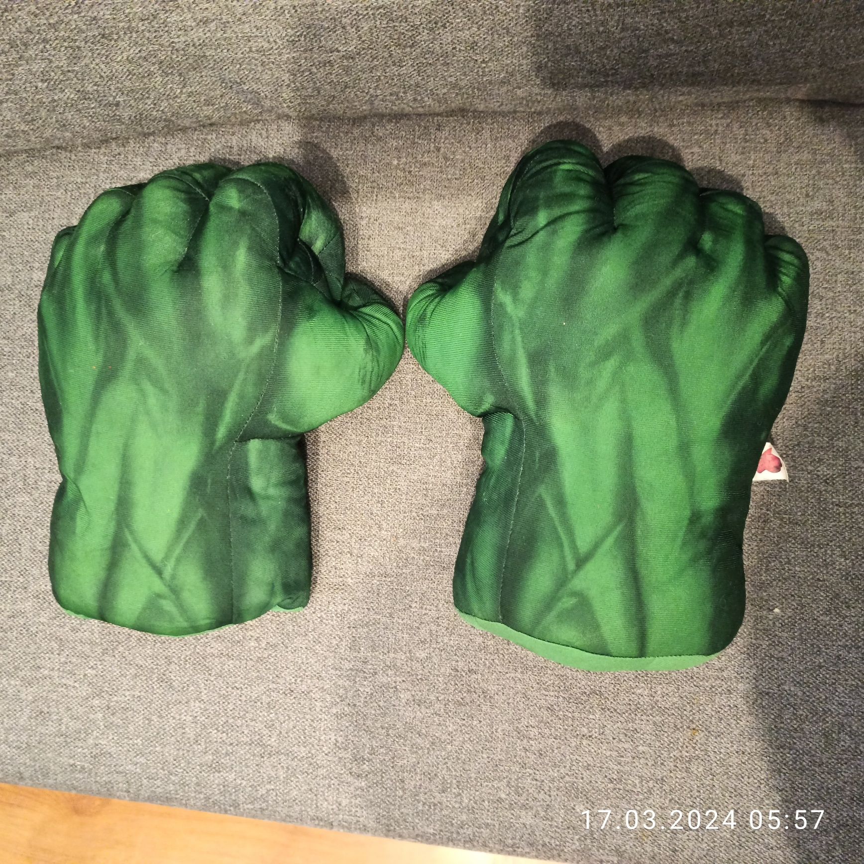 Duże miękkie rękawice Hulk