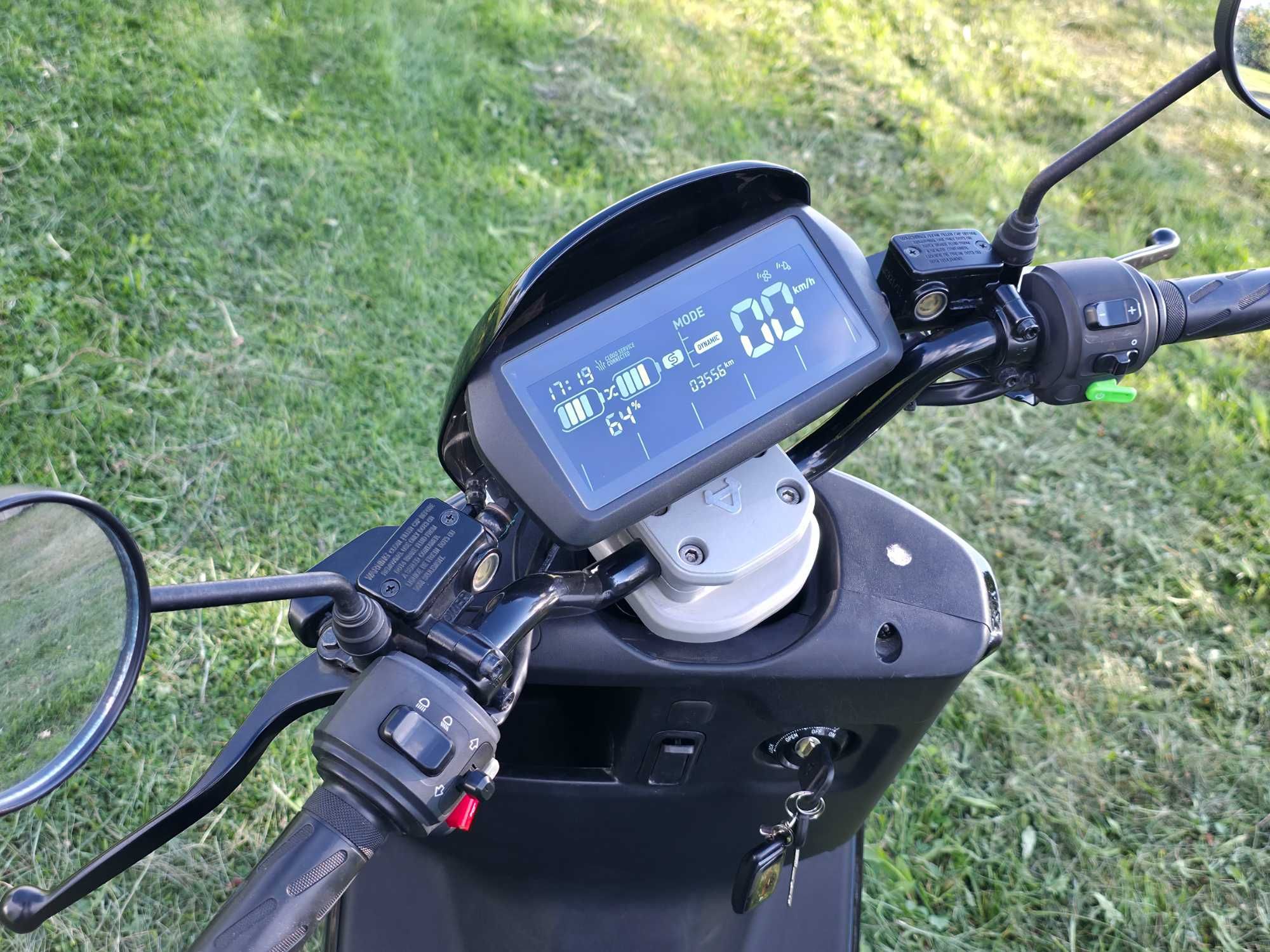 Skuter NIU NQi Pro GT elektryczny 80km/h baterie 2x 35Ah zasięg 120km