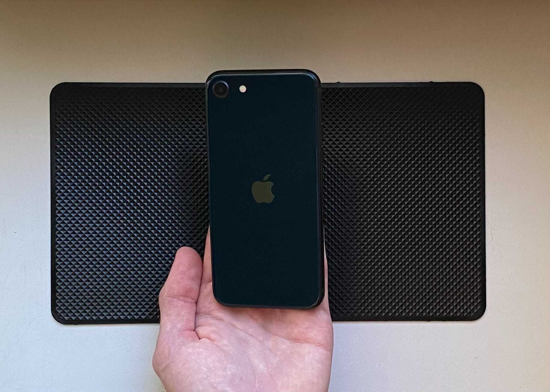 Почти новый iPhone SE 2022 64 гб - 93% АКБ - MIDNIGHT - NEVERLOCK