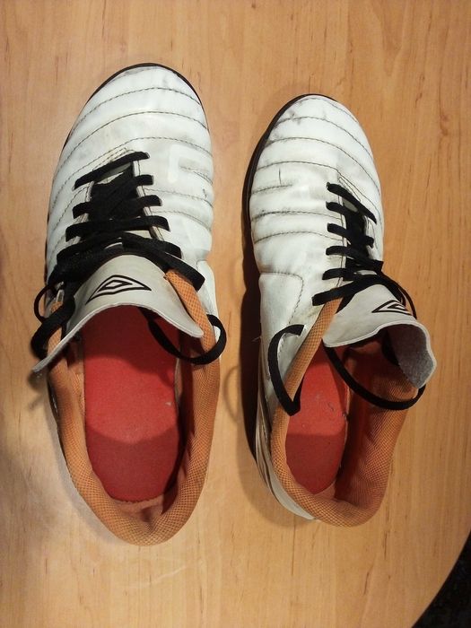 Buty piłkarskie turfy UMBRO r.43