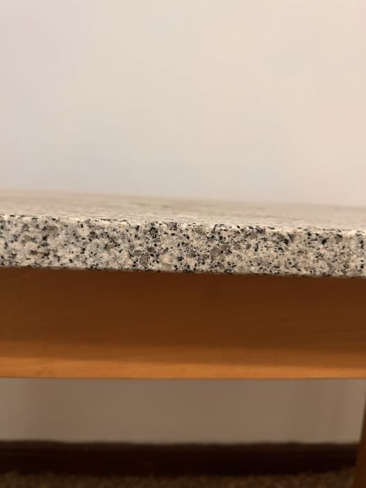 Mesa de cozinha com tampo em mármore