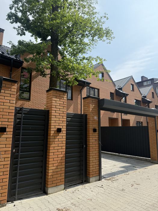 Таунхаус в центрі Ірпеня! Окремий двір!