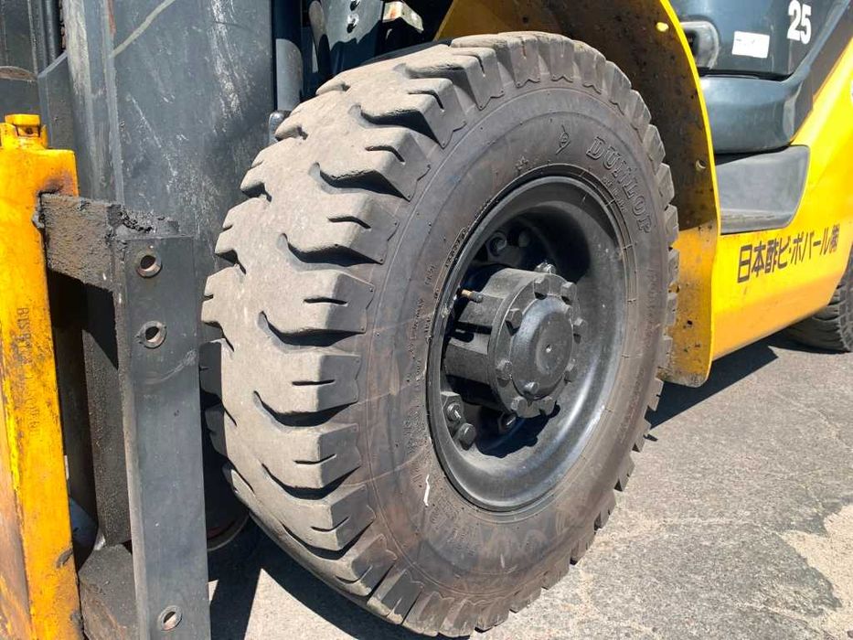 Вилочний автонавантажувач Komatsu,з дод. лiн. та щоглою 4.5 метри.