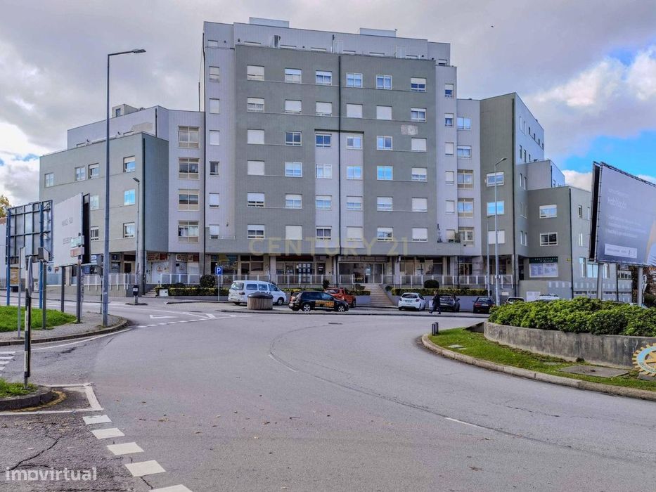 T2  com Garagem, Arrumos – Avenida General Humberto Delgado, Gondomar