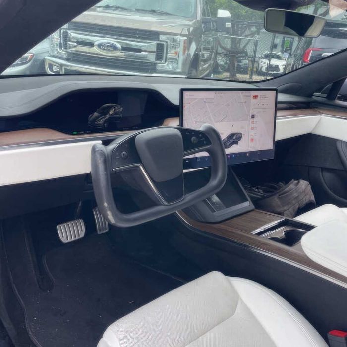 Tesla Model S      2022