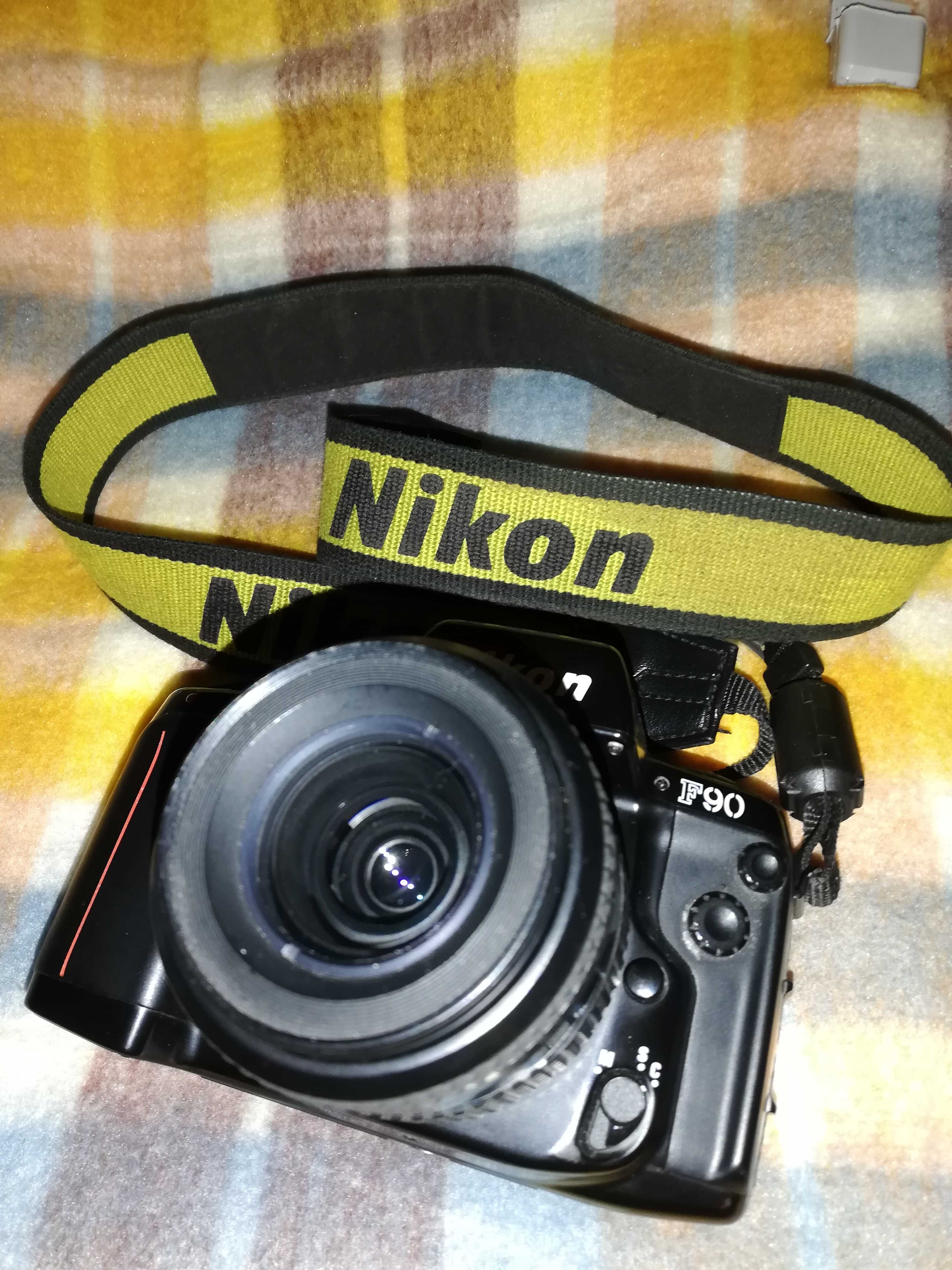 Nikon F90 (c/Objectiva Nikon AF Nikkor 35-80 F1: 4-5,6 D acrescem+30€)