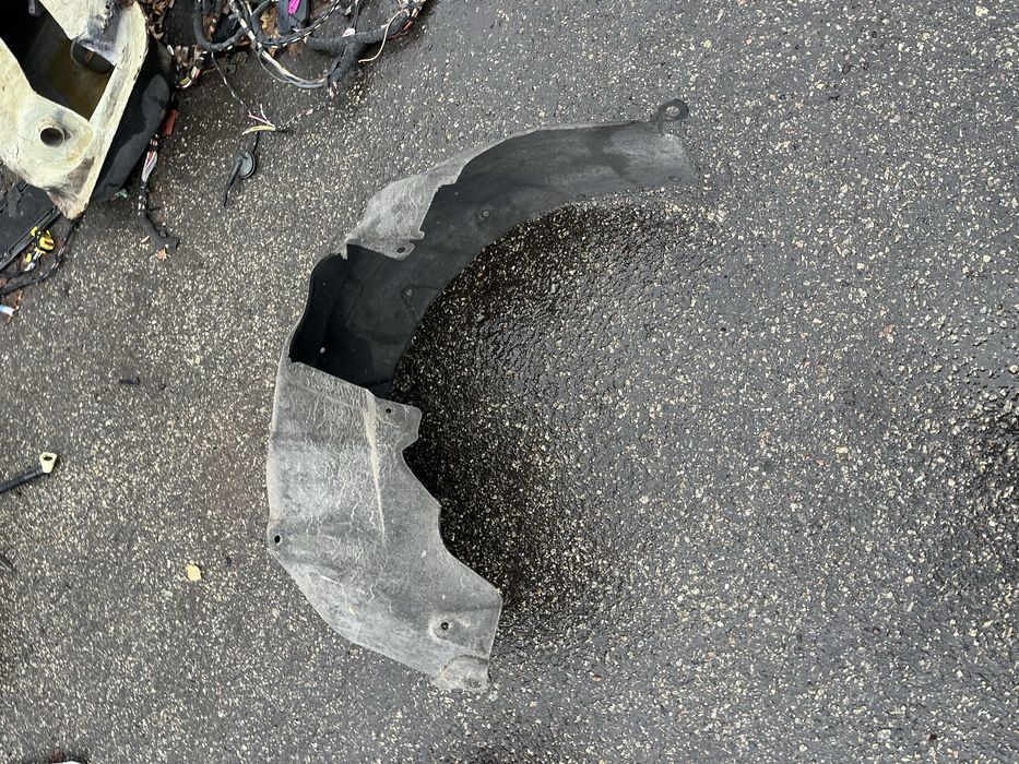 Toyota venza 22-24 рік  підкрилок задній лівий