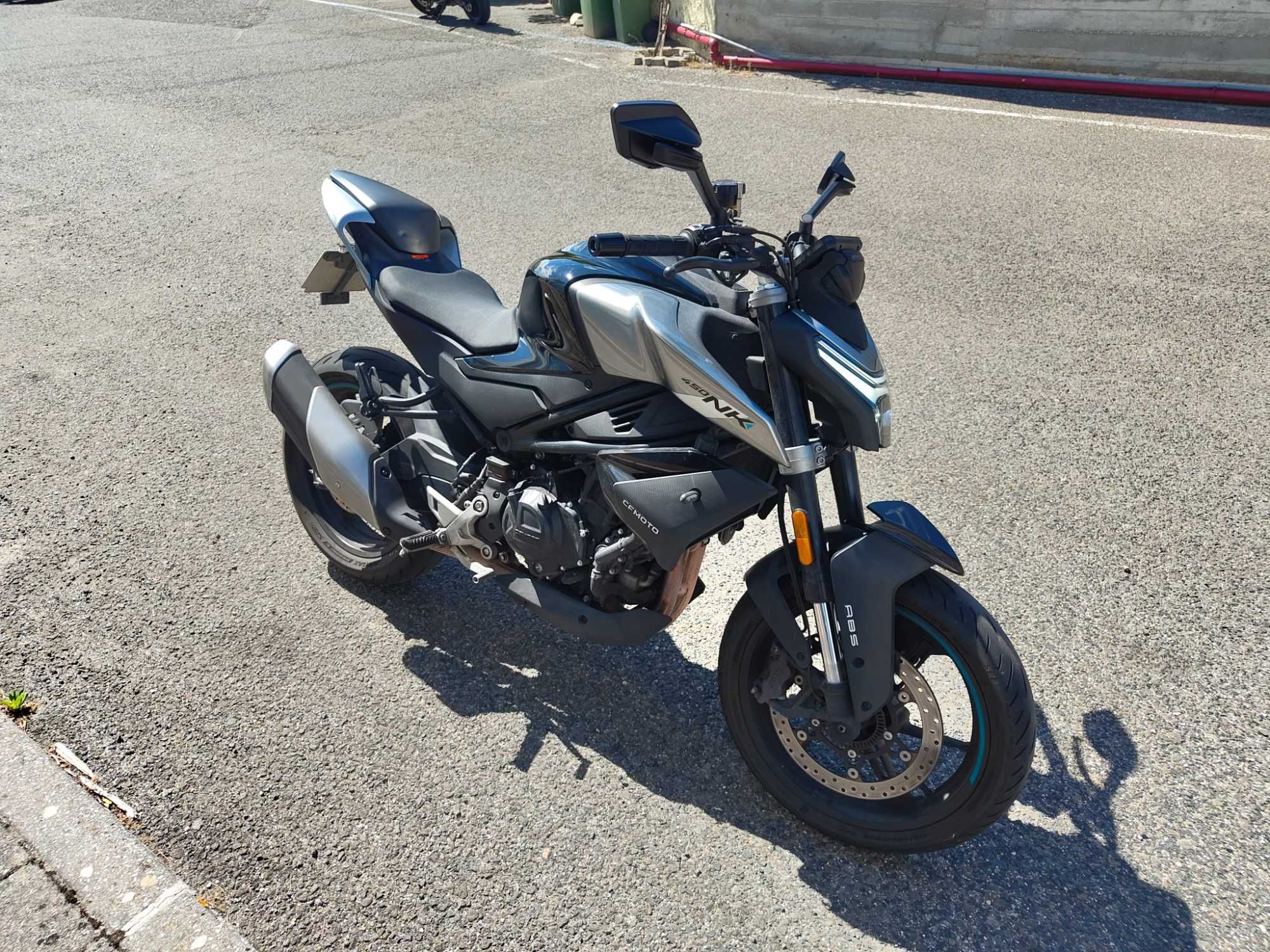 CFMOTO 450NK 2024 como nova