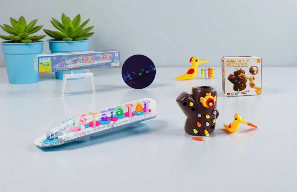 Музичний поїзд з підсвіткою 200грн +  Іграшка  "Нагодуй пташку" 150грн