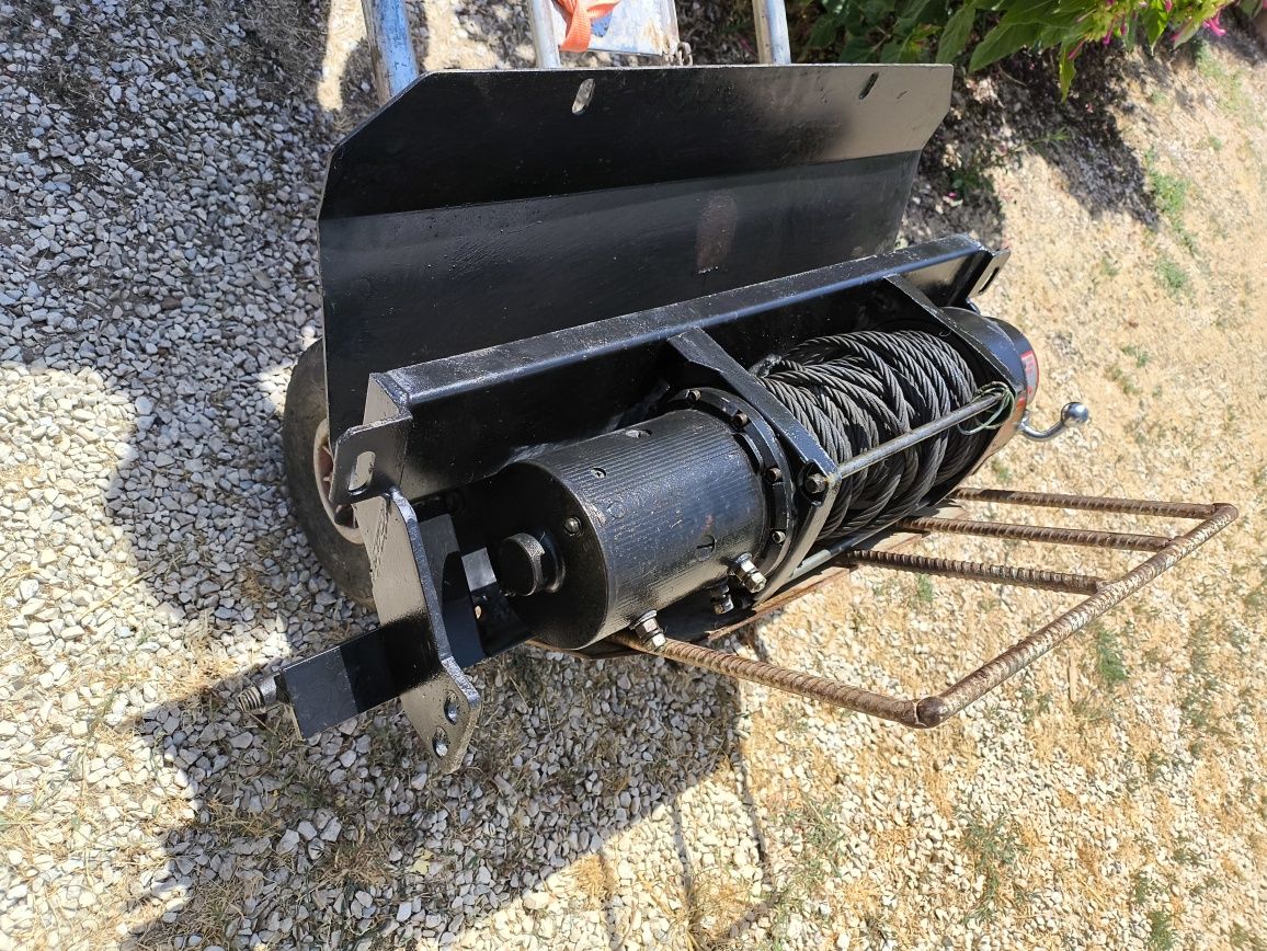 Guincho WARN M8000com berço  e sem comando.