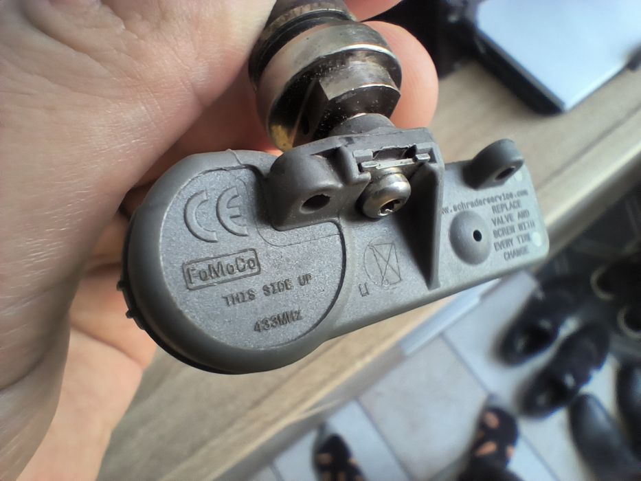 Ford czujnik ciśnienia TPMS Schrader Mondeo Kuga Focus S max