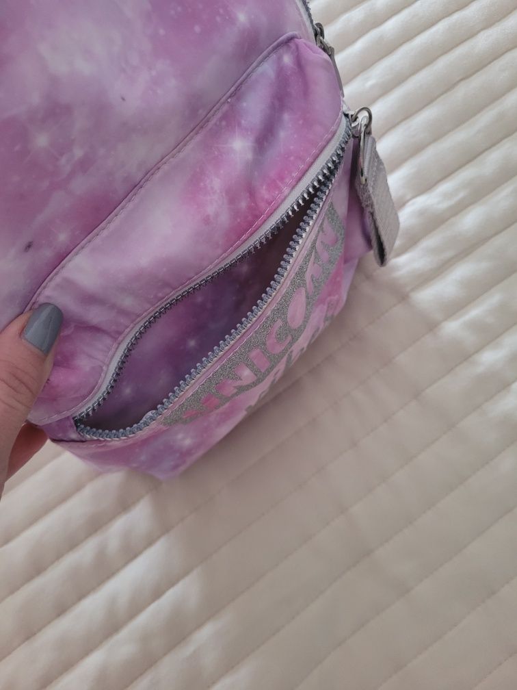 Mochila menina mala