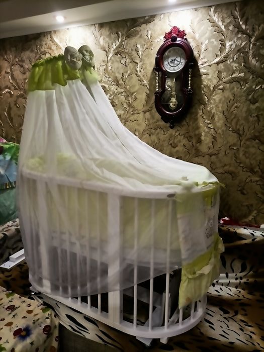 Продам овальную кроватку OVALBED трансформер со всей комплектацией.о