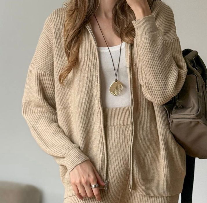 Костюм бежевый вязаный трикотажный вискоза теплый зипка штаны