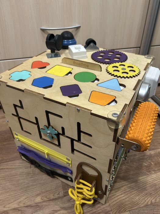 Продам розвиваючий бізікуб