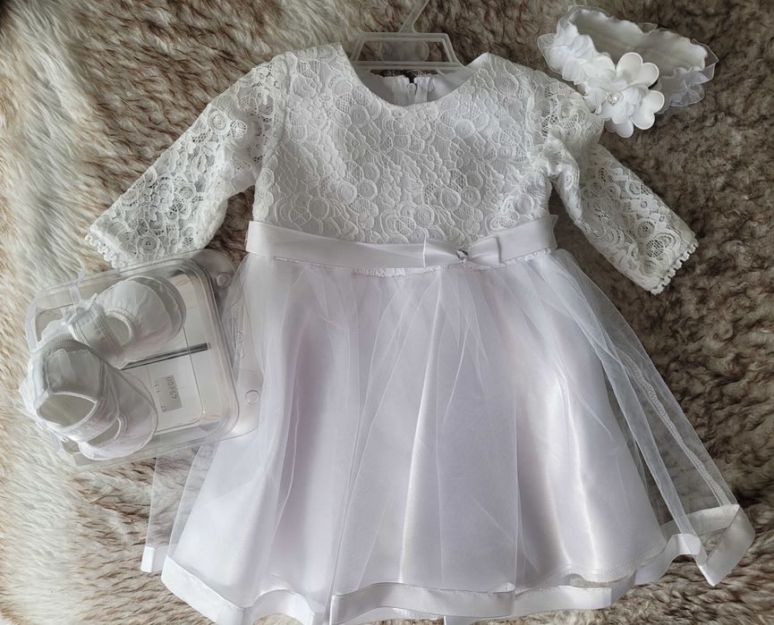 Śliczna, biała sukienusia w rozmiarze"80" plus dodatki...