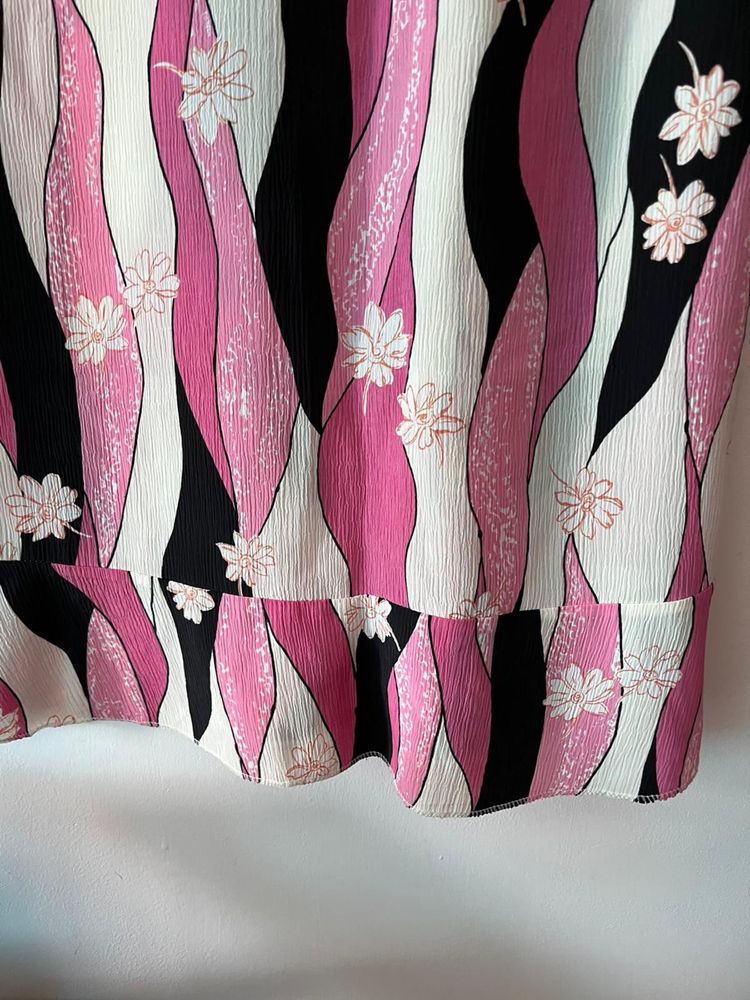 Vestido floral senhora tam XLcom costas ajustaveis como novo