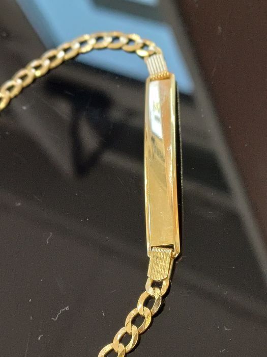 Złota bransoleta z blaszką