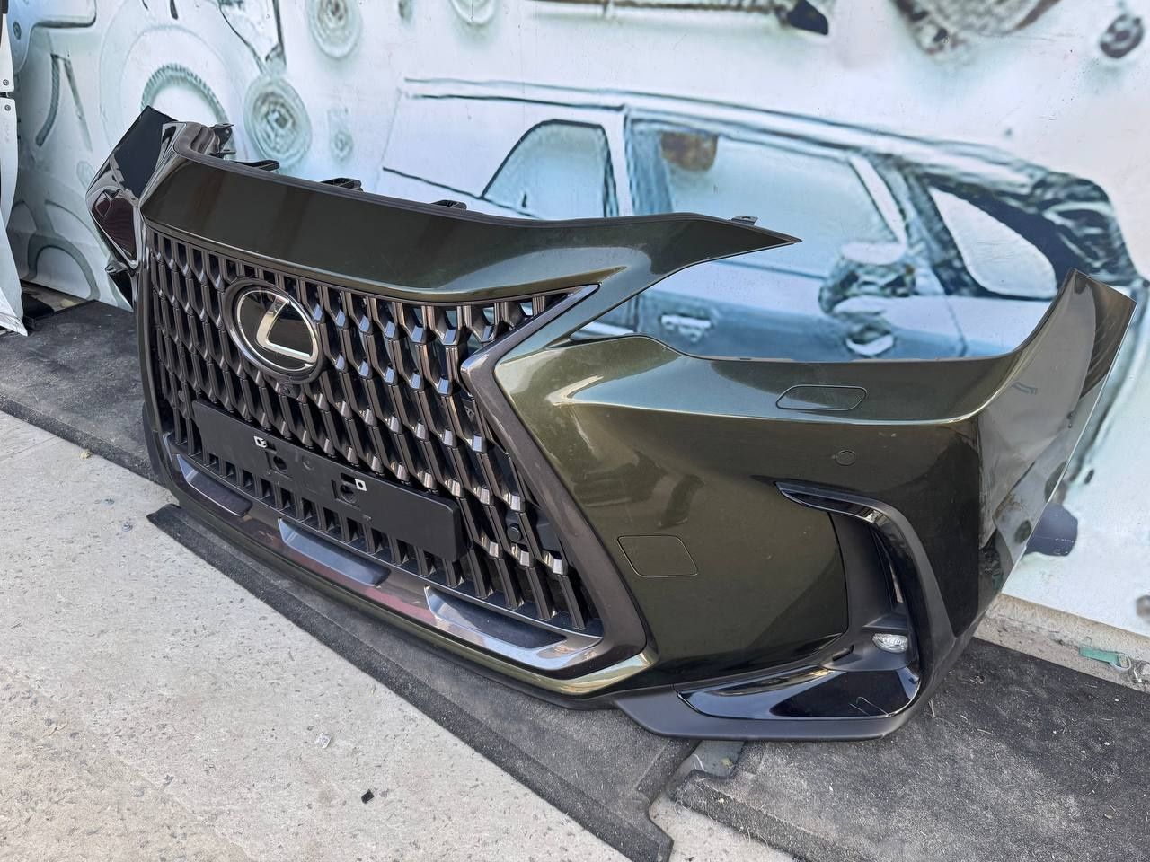Бампер передній з камерою Lexus NX Лексус НХ 22-25 року