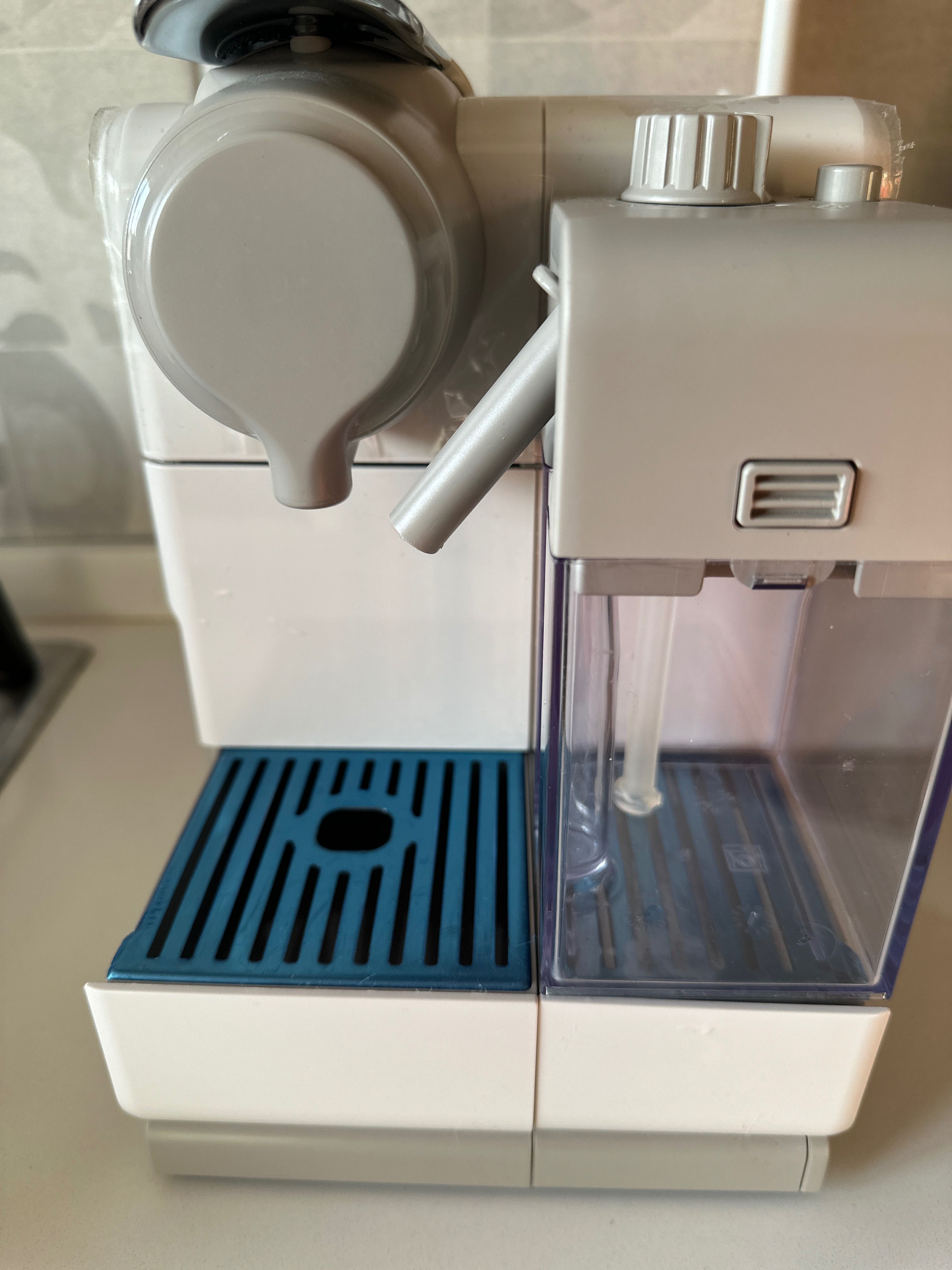 Máquina café Nespresso delonghi lattissima touch