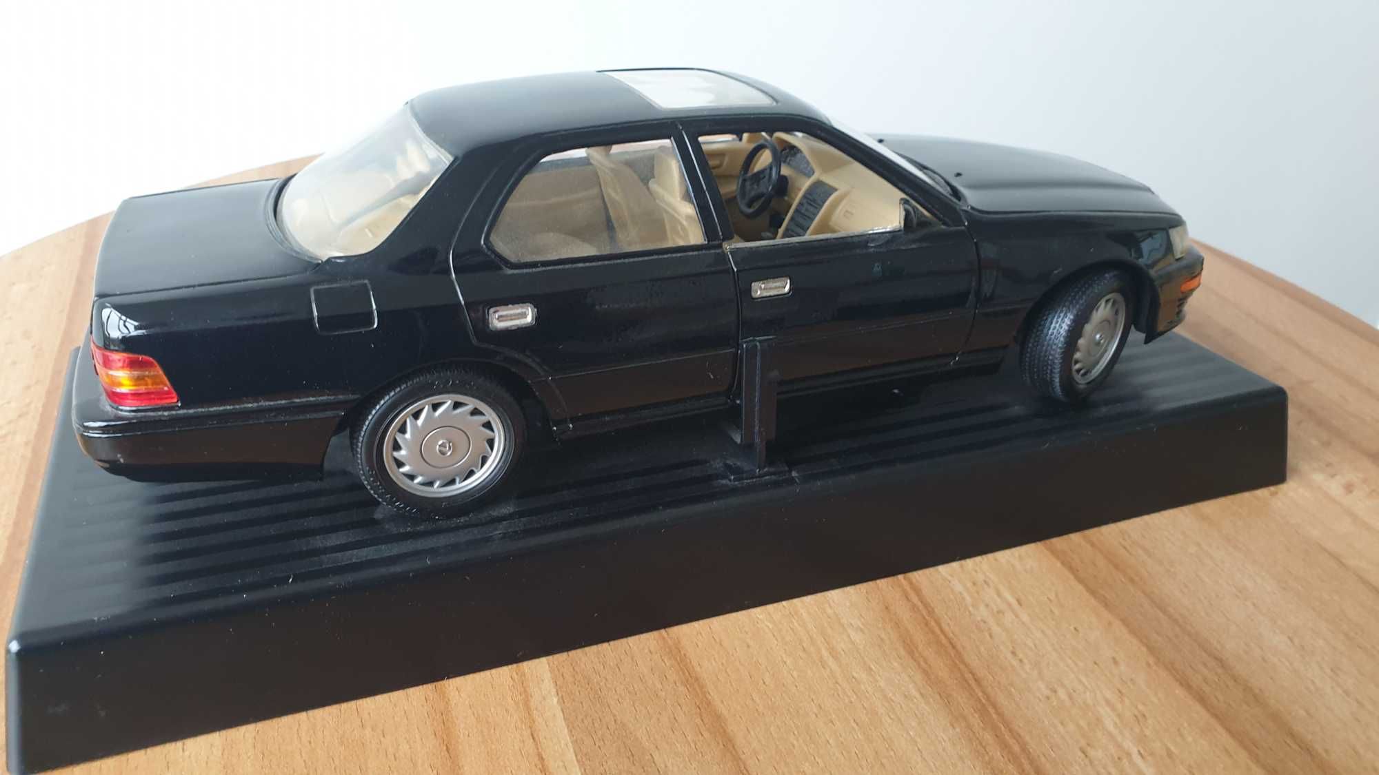 Modelik Lexus LS400 skala 1:18