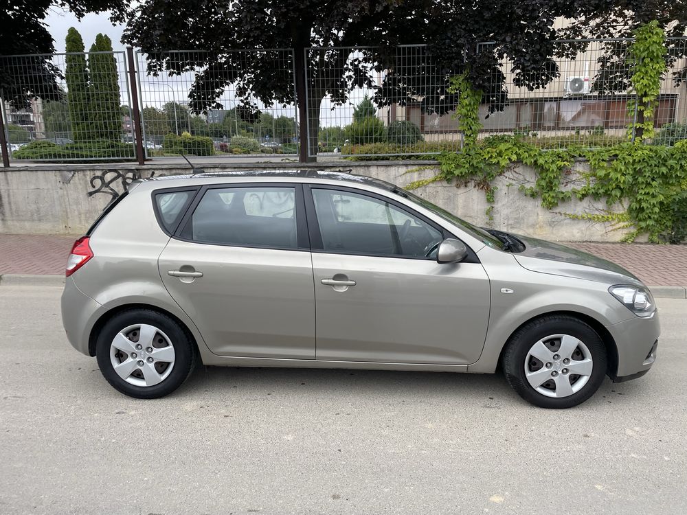 KIA CEED ** 1.4b ** 10r ** LIFT ** Bez rdzy ** ZADBANA ** ISOFIX