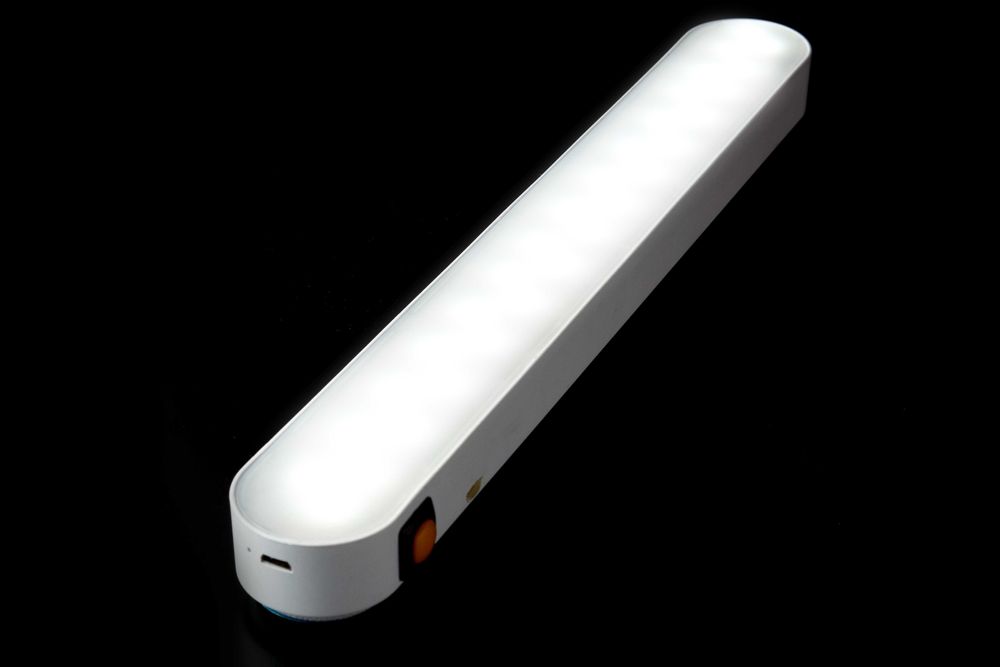 Автономна лампа на акумуляторі