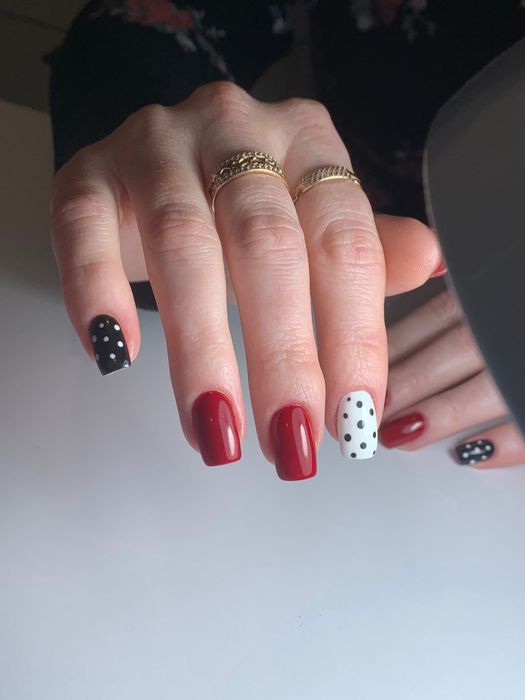 Манікюр педикюр нарощування нігтів на верхні і нижній форми