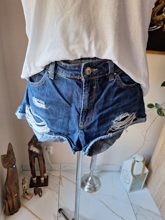 Spodenki z dziurami jeansowe Stradivarius 42