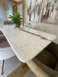 MESA DE MÁRMORE CALACATTA ORO ITALIANO – DESIGN SOFISTICADO!