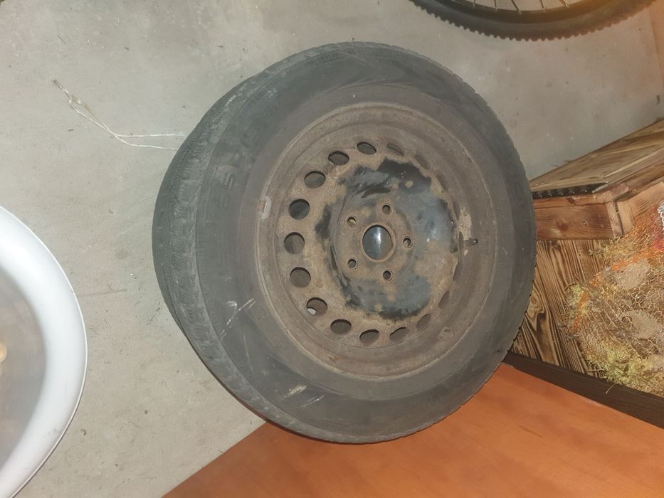 Sprzedam koła zimowe nokian 195/65R16